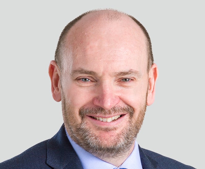 Lee website headshot 1 (1)